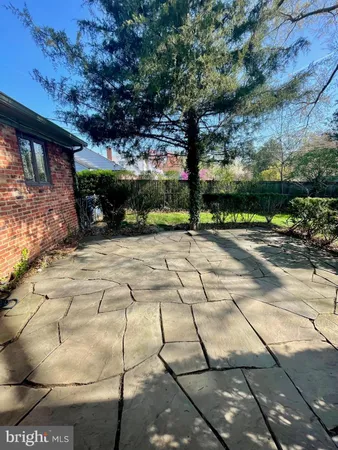 $3,295 | 2911 Linden Lane, Falls Church, VA 22042