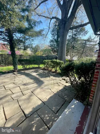 $3,295 | 2911 Linden Lane, Falls Church, VA 22042