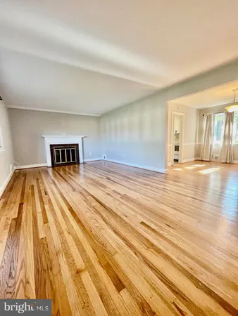 $3,295 | 2911 Linden Lane, Falls Church, VA 22042