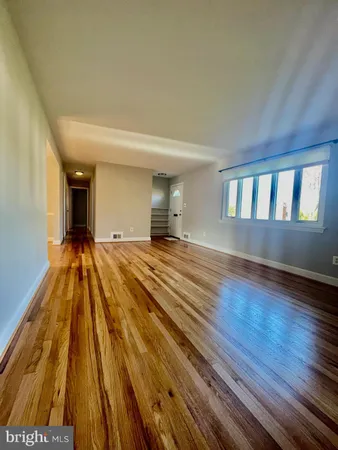 $3,295 | 2911 Linden Lane, Falls Church, VA 22042