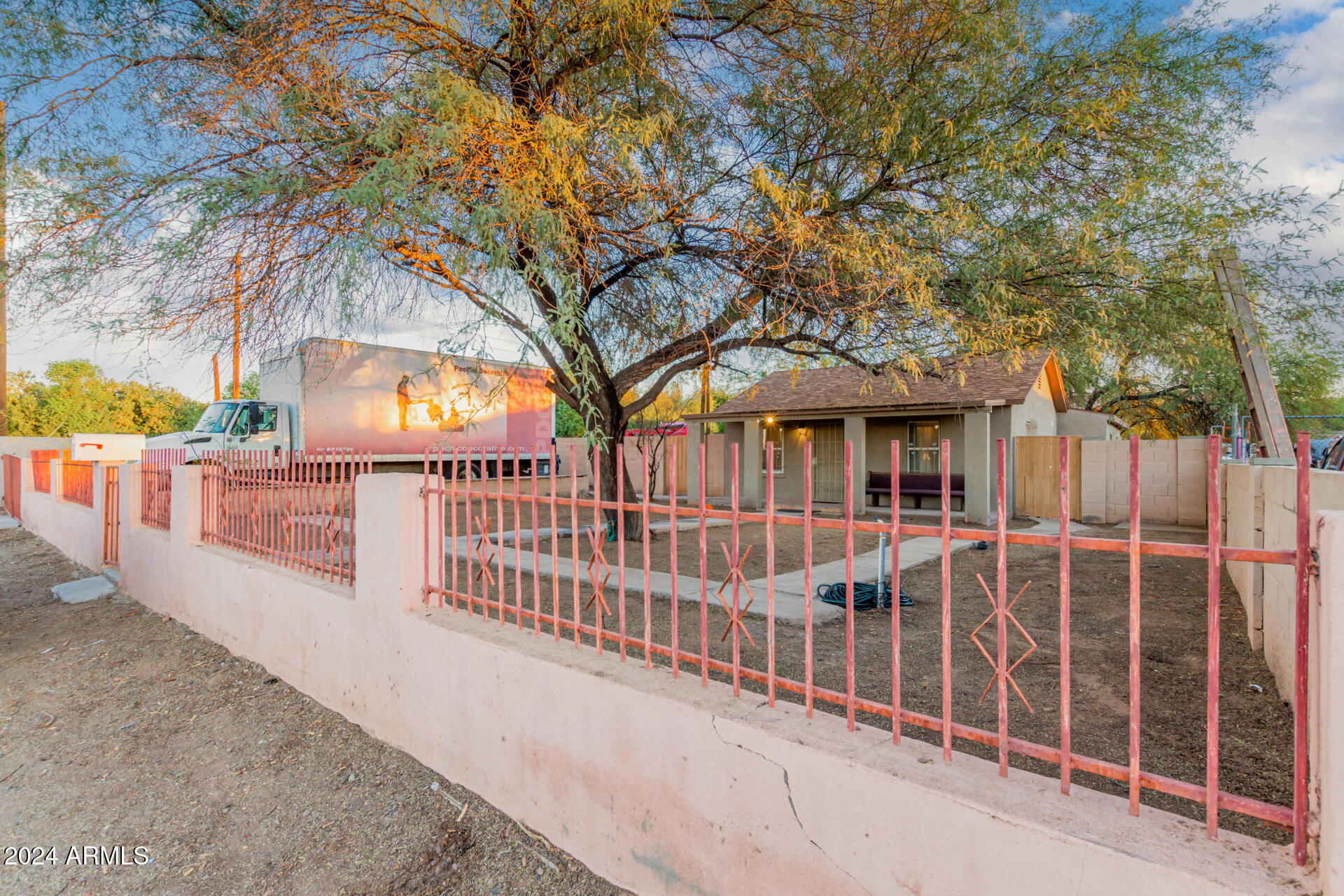 821 East Roeser Road Phoenix, AZ 85040 - Photo 2 of 30 07 - Roeser