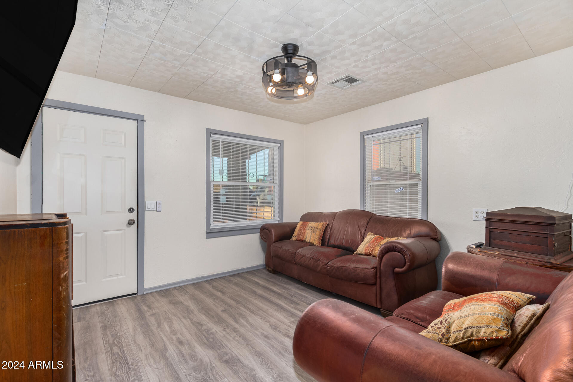 821 East Roeser Road Phoenix, AZ 85040 - Photo 8 of 30 08 - Roeser