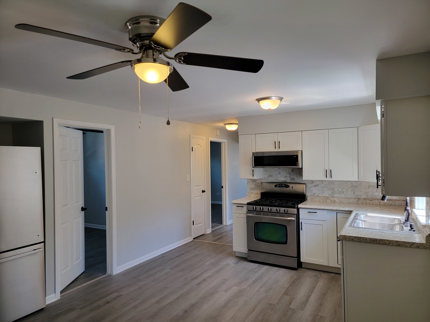 912 State Street, Unit 2 Lemont, IL 60439 - Photo 13 of 25 a kitchen with a stove a refrigerator and a microwave