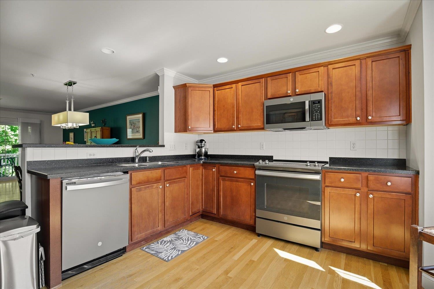 243 Drakeside Road, Unit 20 Hampton, NH 03842 - Photo 2 of 31