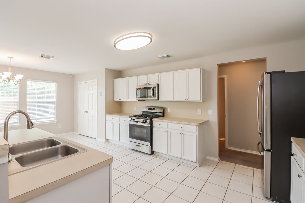 21103 Bridge Springs Lane Katy, TX 77449 - Photo 7 of 17