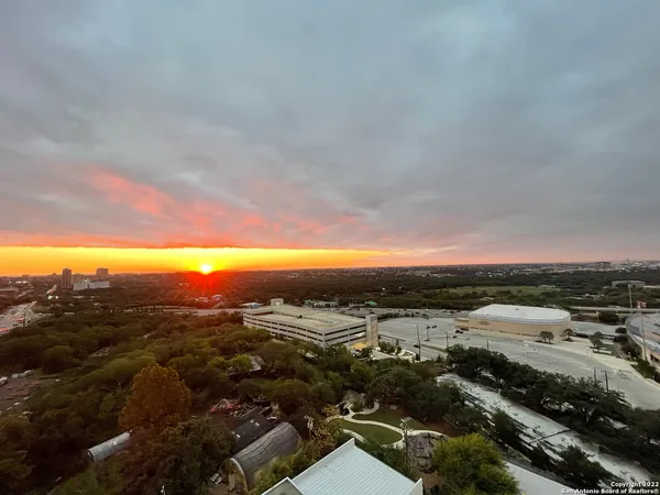 $5,500 | 700 East Hildebrand Avenue, Unit 1301, San Antonio, TX 78212