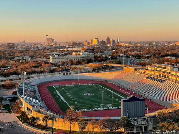 $5,500 | 700 East Hildebrand Avenue, Unit 1301, San Antonio, TX 78212