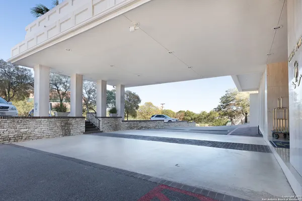 $5,500 | 700 East Hildebrand Avenue, Unit 1301, San Antonio, TX 78212