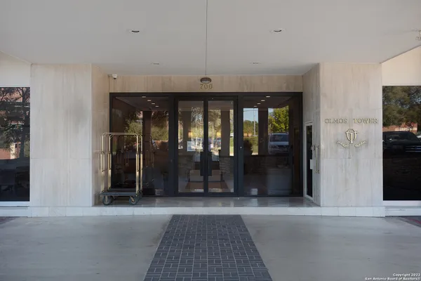 $5,500 | 700 East Hildebrand Avenue, Unit 1301, San Antonio, TX 78212