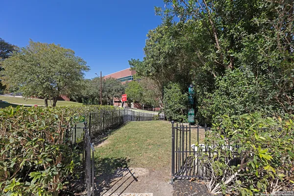 $5,500 | 700 East Hildebrand Avenue, Unit 1301, San Antonio, TX 78212