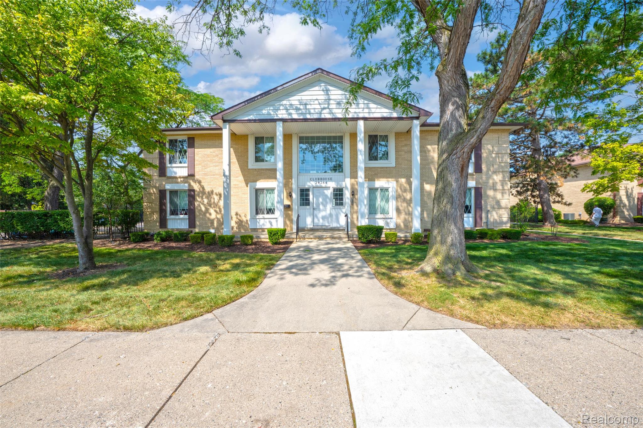 29289 Hayes Road, Unit F10 Warren, MI 48088 - Photo 36 of 40 36_Club House.jpg