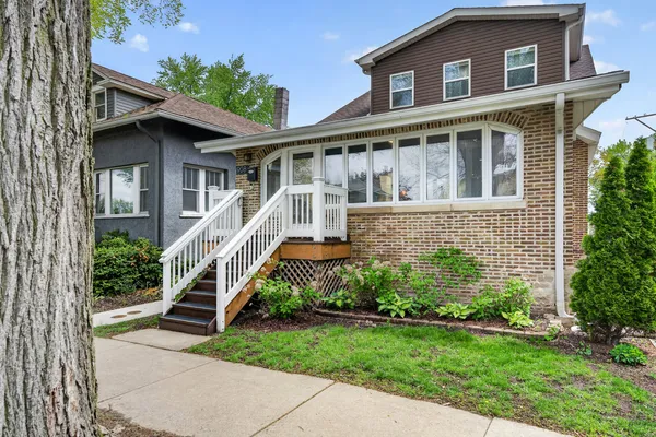 $699,000 | 908 Wenonah Avenue, Oak Park, IL 60304