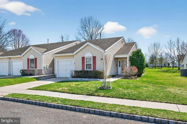 $440,000 | 12 Yarrow Place, Mount Laurel, NJ 08054