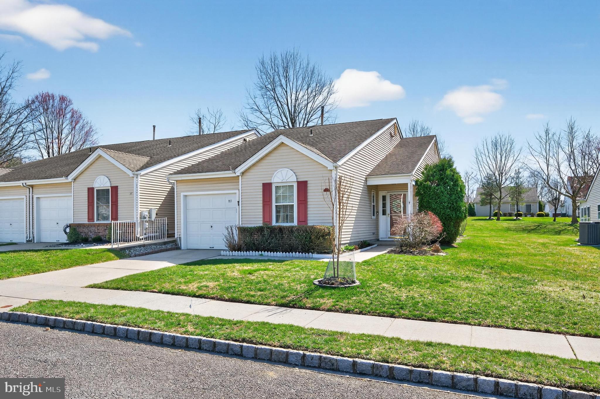 12 Yarrow Place Mount Laurel, NJ 08054 - Photo 1 of 32