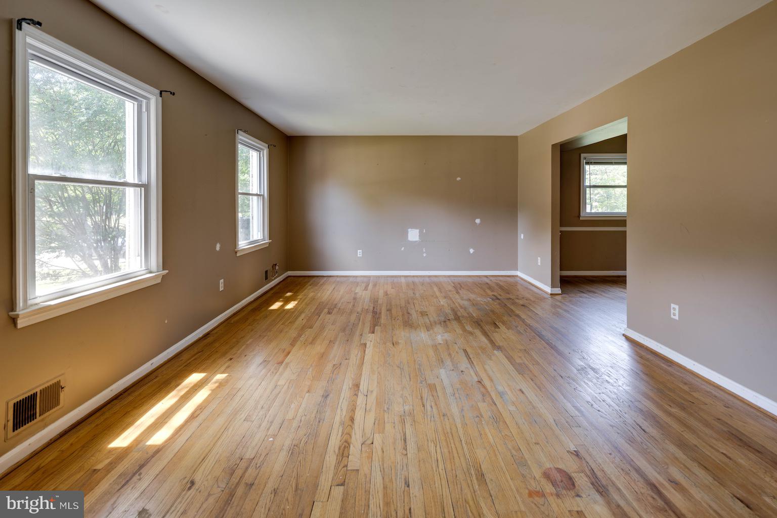 6802 Robinia Road Temple Hills, MD 20748 - Photo 2 of 36