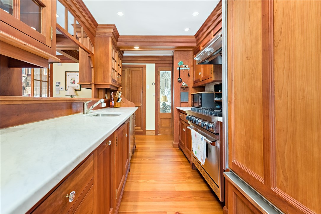 17 East Hills Road Westerly, RI 02891 - Photo 8 of 41