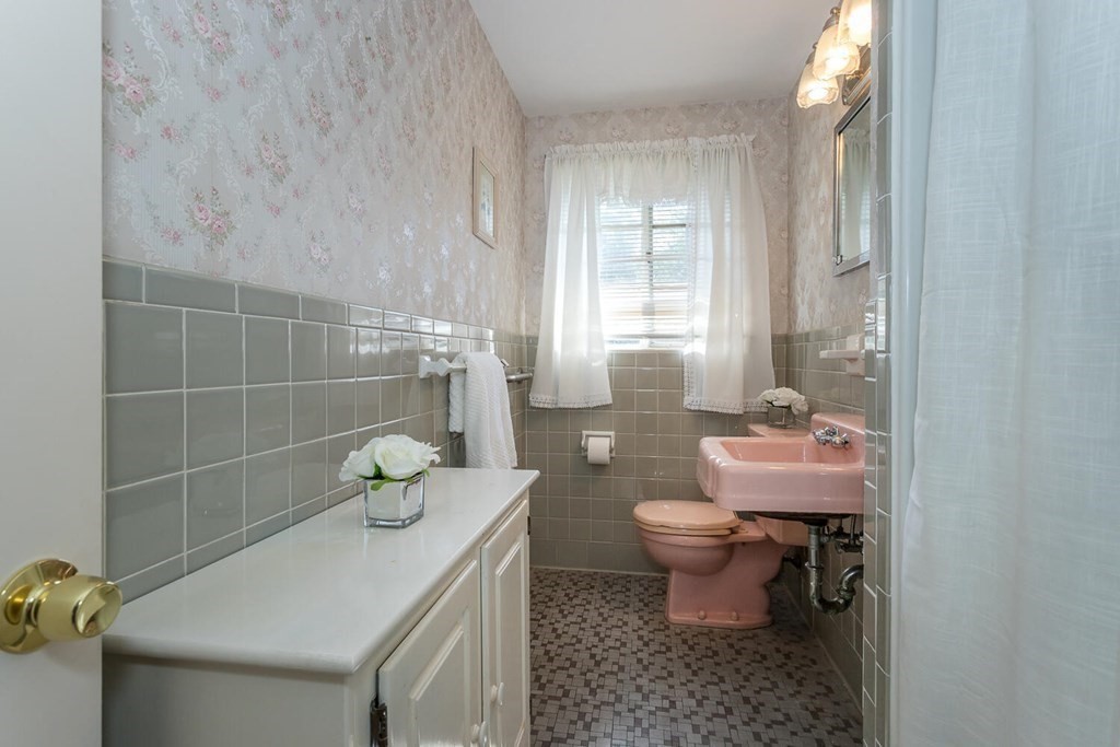 20 Ridgehill Road Canton, MA 02021 - Photo 11 of 16 Gallery Image 11