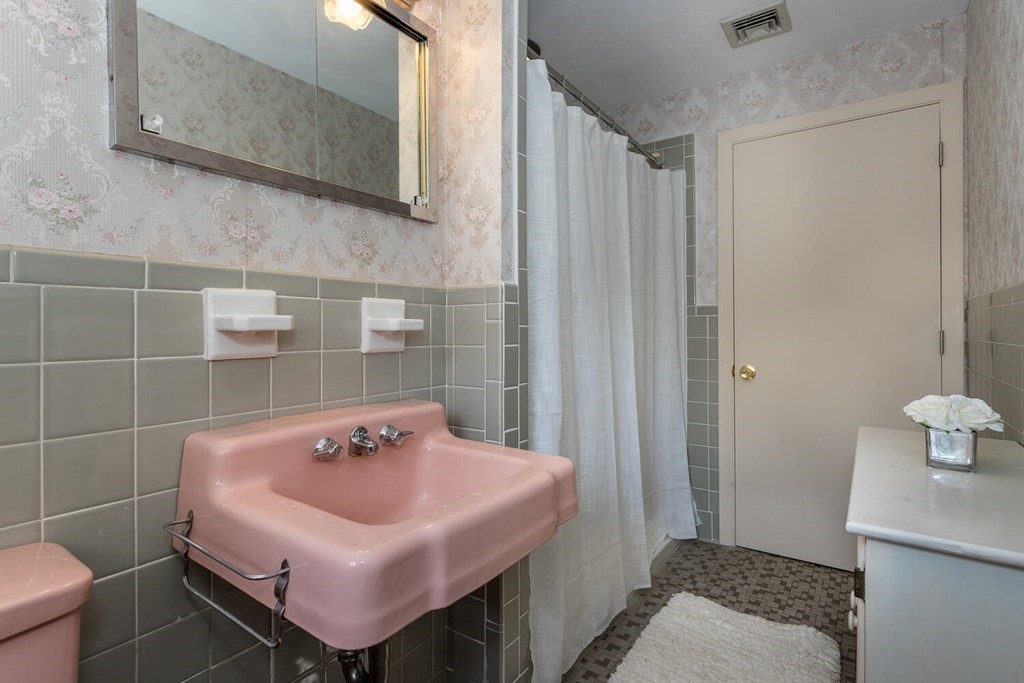 20 Ridgehill Road Canton, MA 02021 - Photo 12 of 16 Gallery Image 12
