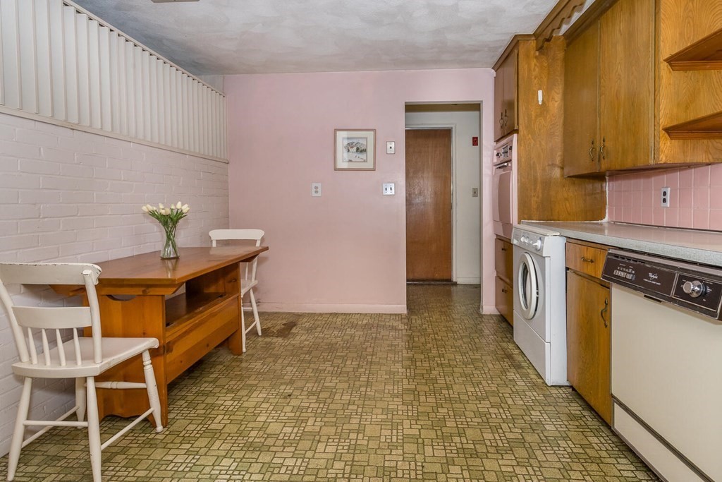20 Ridgehill Road Canton, MA 02021 - Photo 6 of 16 Gallery Image 6