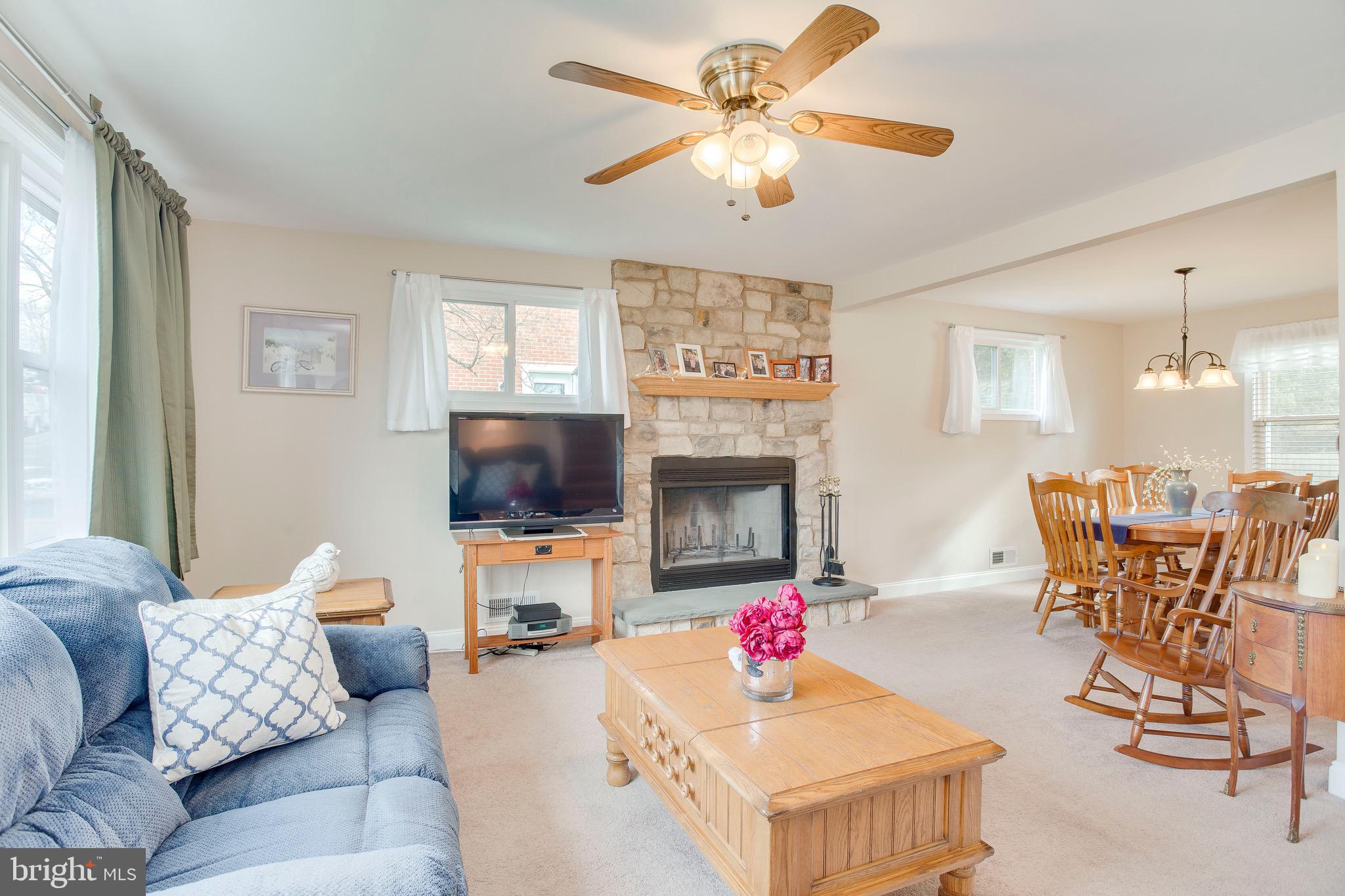 1913 Rollingwood Road Baltimore, MD 21228 - Photo 7 of 33 Bright, inviting LR w/carpet over hardwood floors