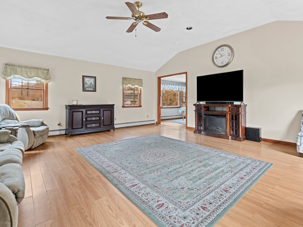 377 Read Street Seekonk, MA 02771 - Photo 5 of 27