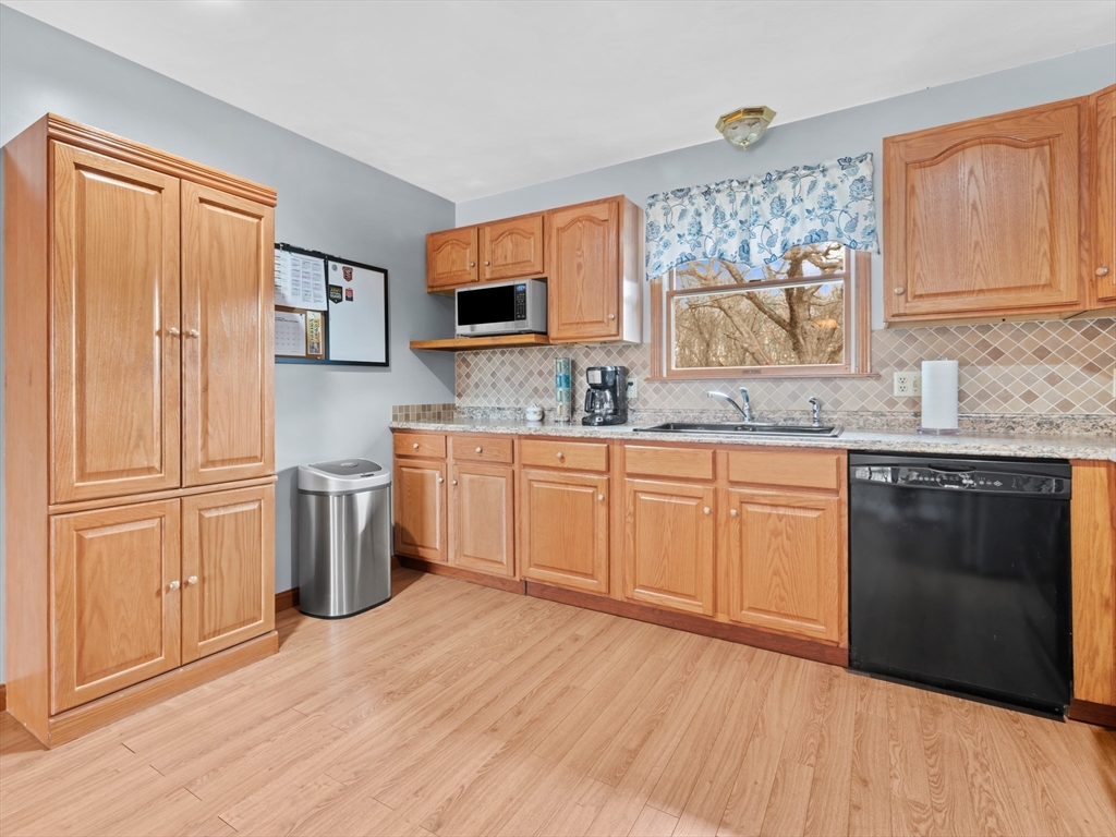 377 Read Street Seekonk, MA 02771 - Photo 8 of 27