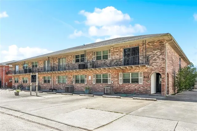 $1,200 | 812 Martin Behrman Avenue, Unit G, Metairie, LA 70005
