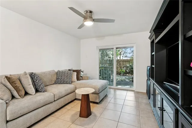 $1,200 | 812 Martin Behrman Avenue, Unit G, Metairie, LA 70005
