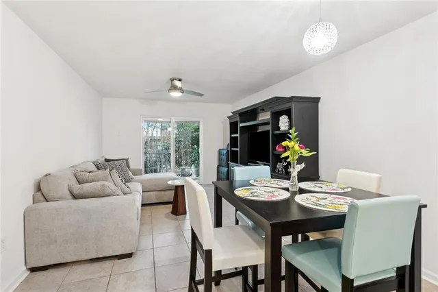 $1,200 | 812 Martin Behrman Avenue, Unit G, Metairie, LA 70005