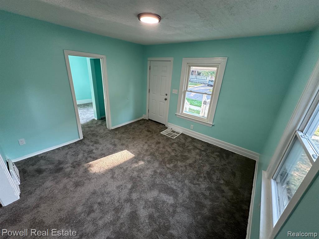 43 Summit Street Pontiac, MI 48342 - Photo 6 of 24