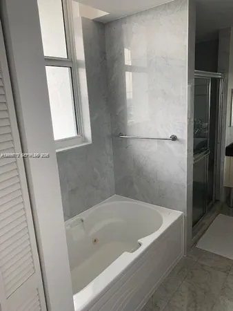 $4,950 | 31 Southeast 5th Street, Unit 3512, Miami, FL 33131