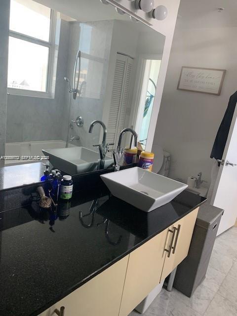 31 Southeast 5th Street, Unit 3512 Miami, FL 33131 - Photo 20 of 21