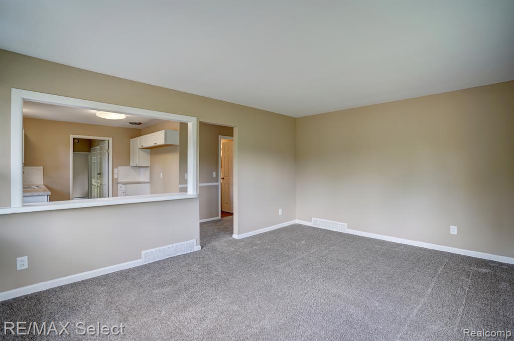 5457 Johnson Road Flushing, MI 48433 - Photo 5 of 27