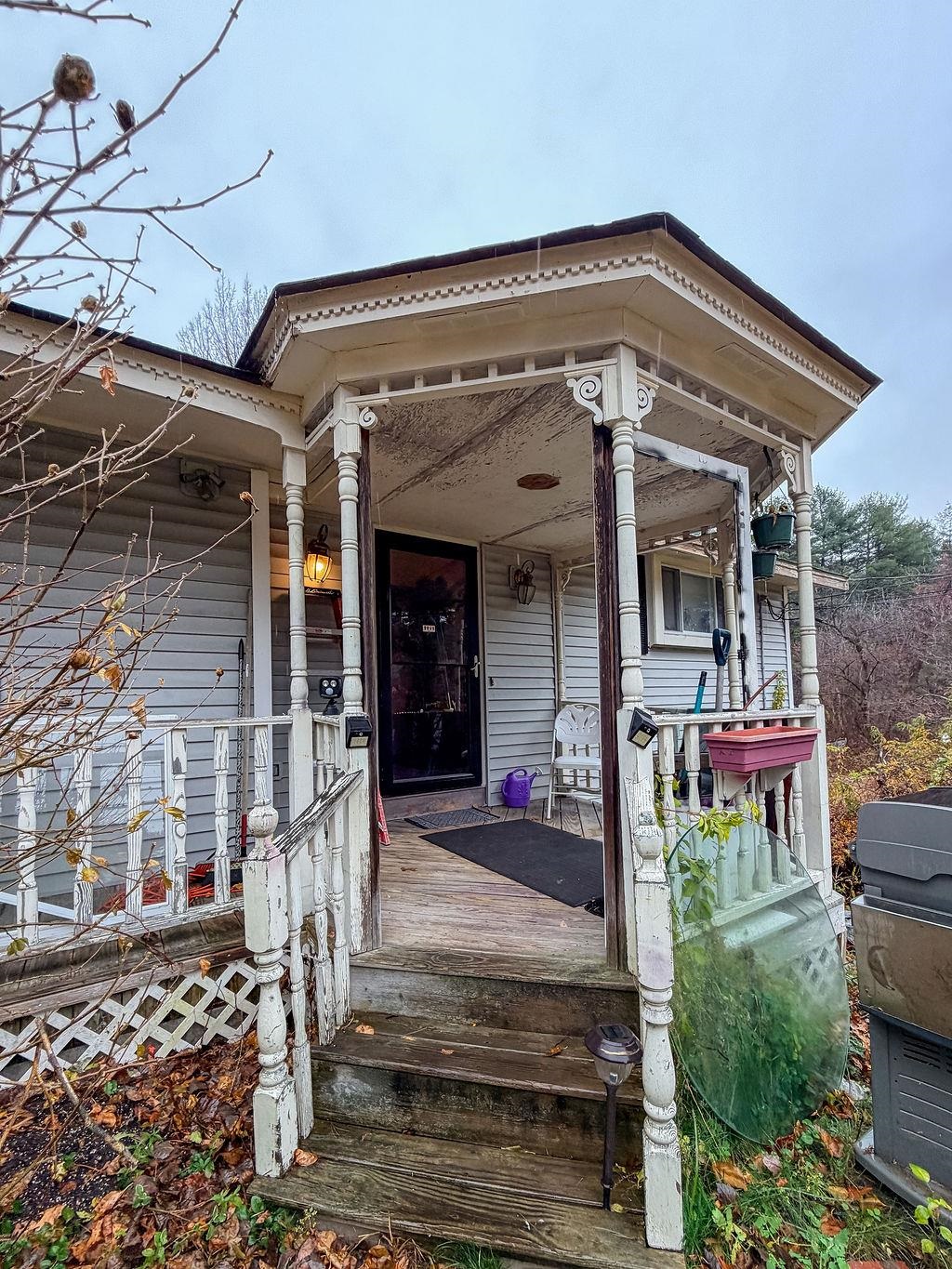 54 Dracut Road Hudson, NH 03051 - Photo 4 of 51