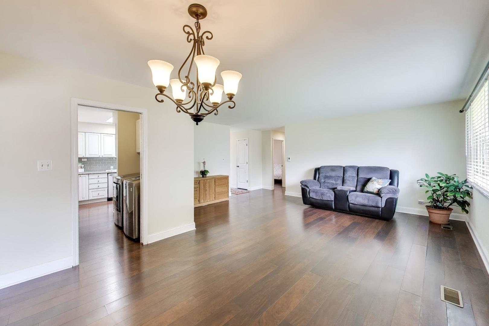 605 North Rohlwing Road Palatine, IL 60074 - Photo 2 of 21