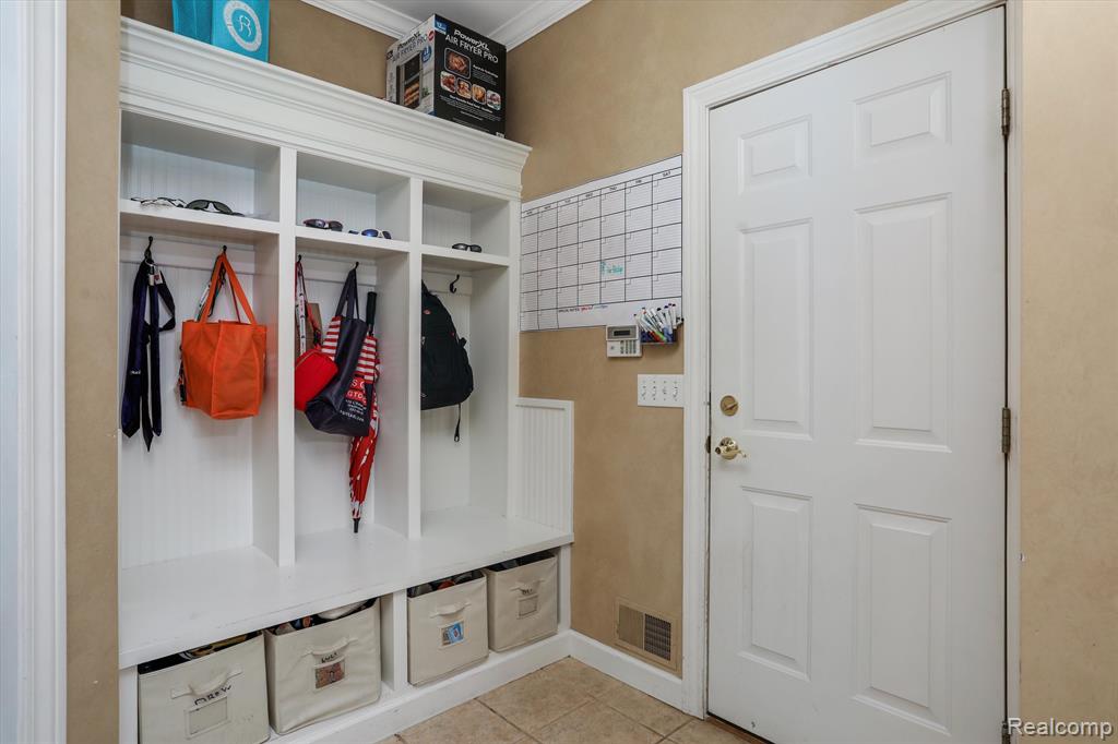 6984 Oakhurst Ridge Road Clarkston, MI 48348 - Photo 37 of 65