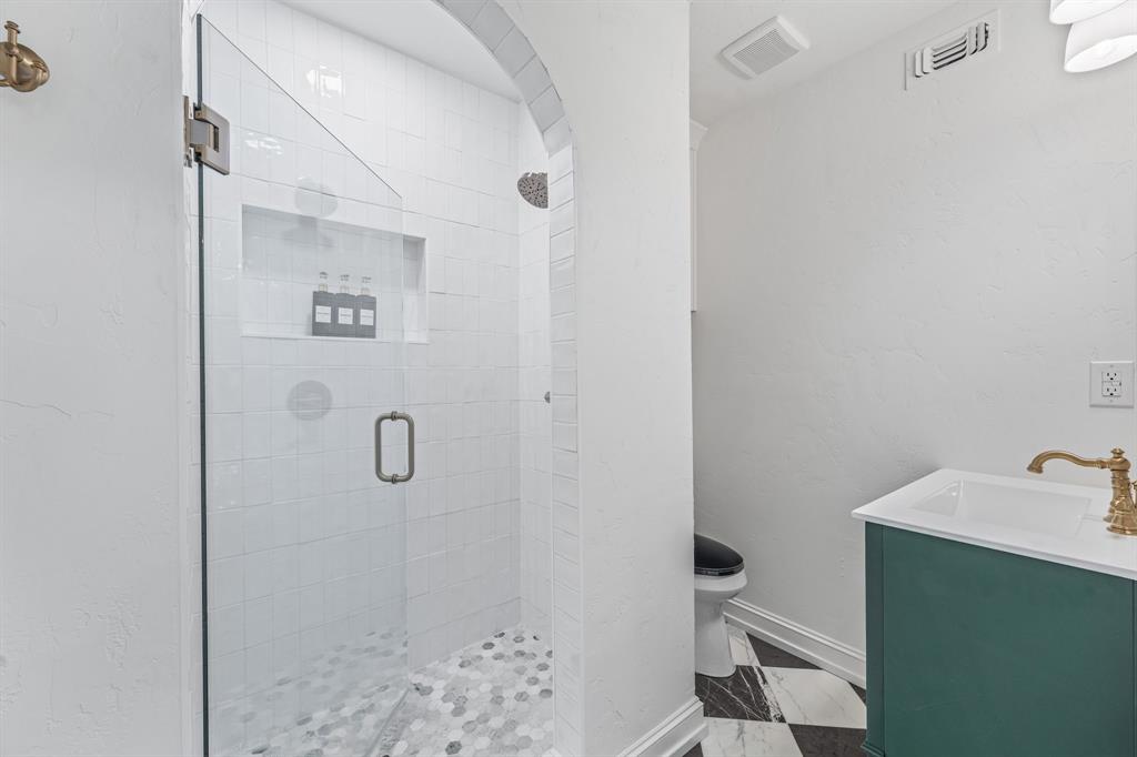 915 Cherry Street Graham, TX 76450 - Photo 33 of 40