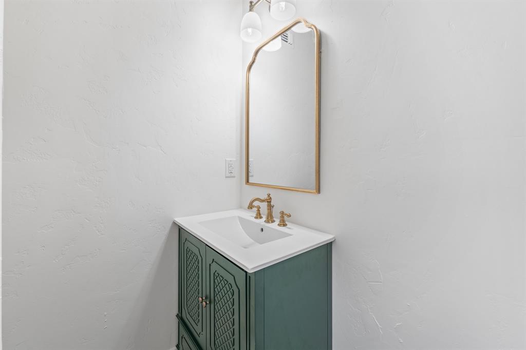 915 Cherry Street Graham, TX 76450 - Photo 34 of 40