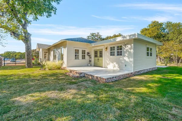 $425,000 | 915 Cherry Street, Graham, TX 76450