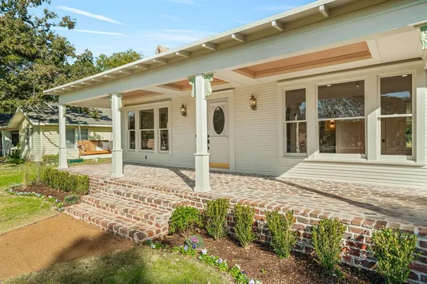 $425,000 | 915 Cherry Street, Graham, TX 76450