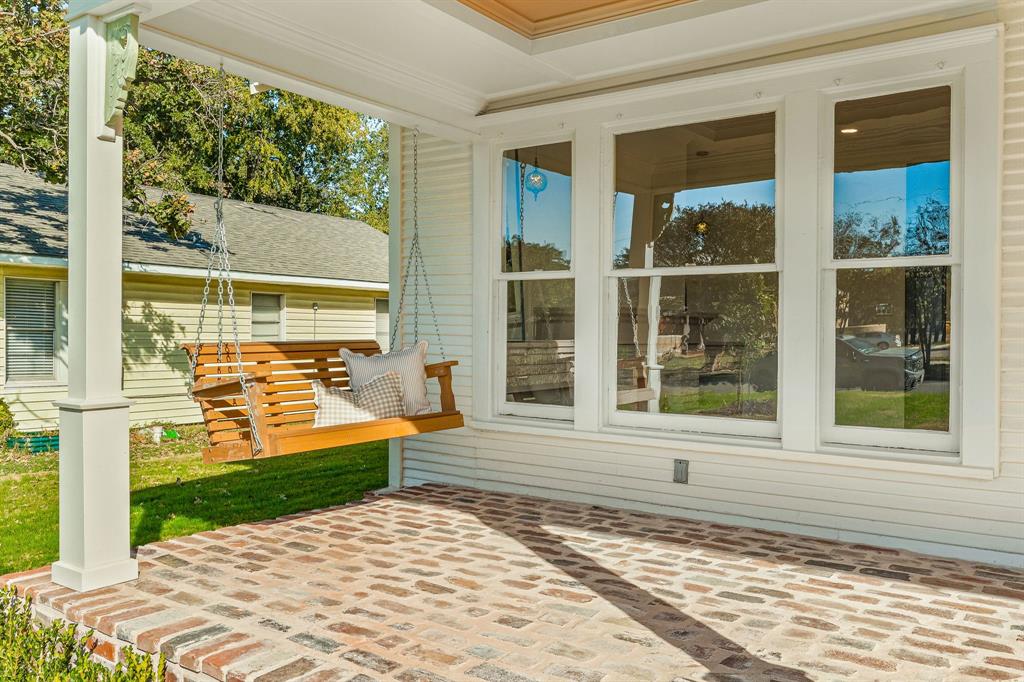 915 Cherry Street Graham, TX 76450 - Photo 7 of 40