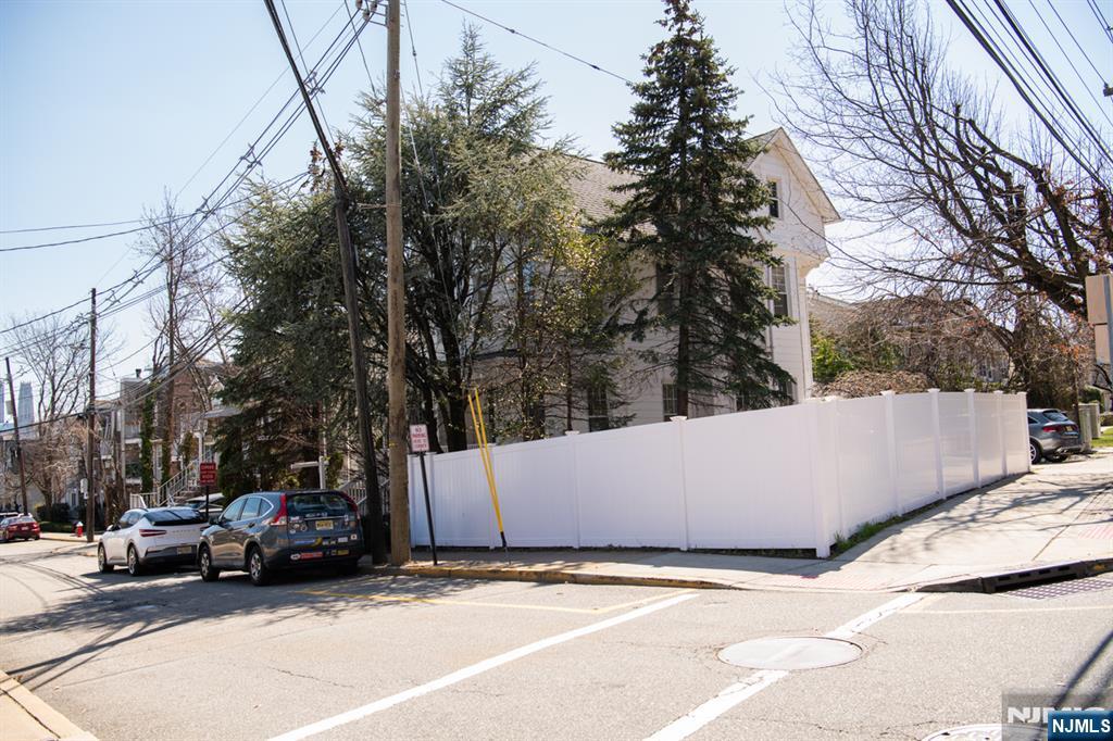 46 Garden Place, Unit 2 Edgewater, NJ 07020 - Photo 30 of 30