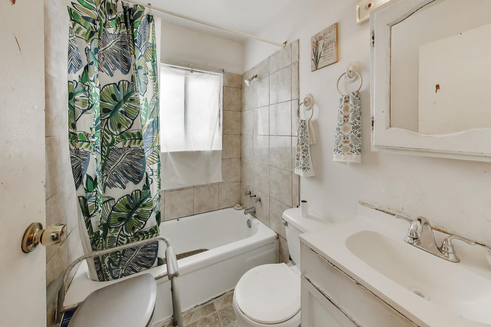 11746 South Racine Avenue Chicago, IL 60643 - Photo 12 of 24 a bathroom with a sink a toilet a bathtub and shower