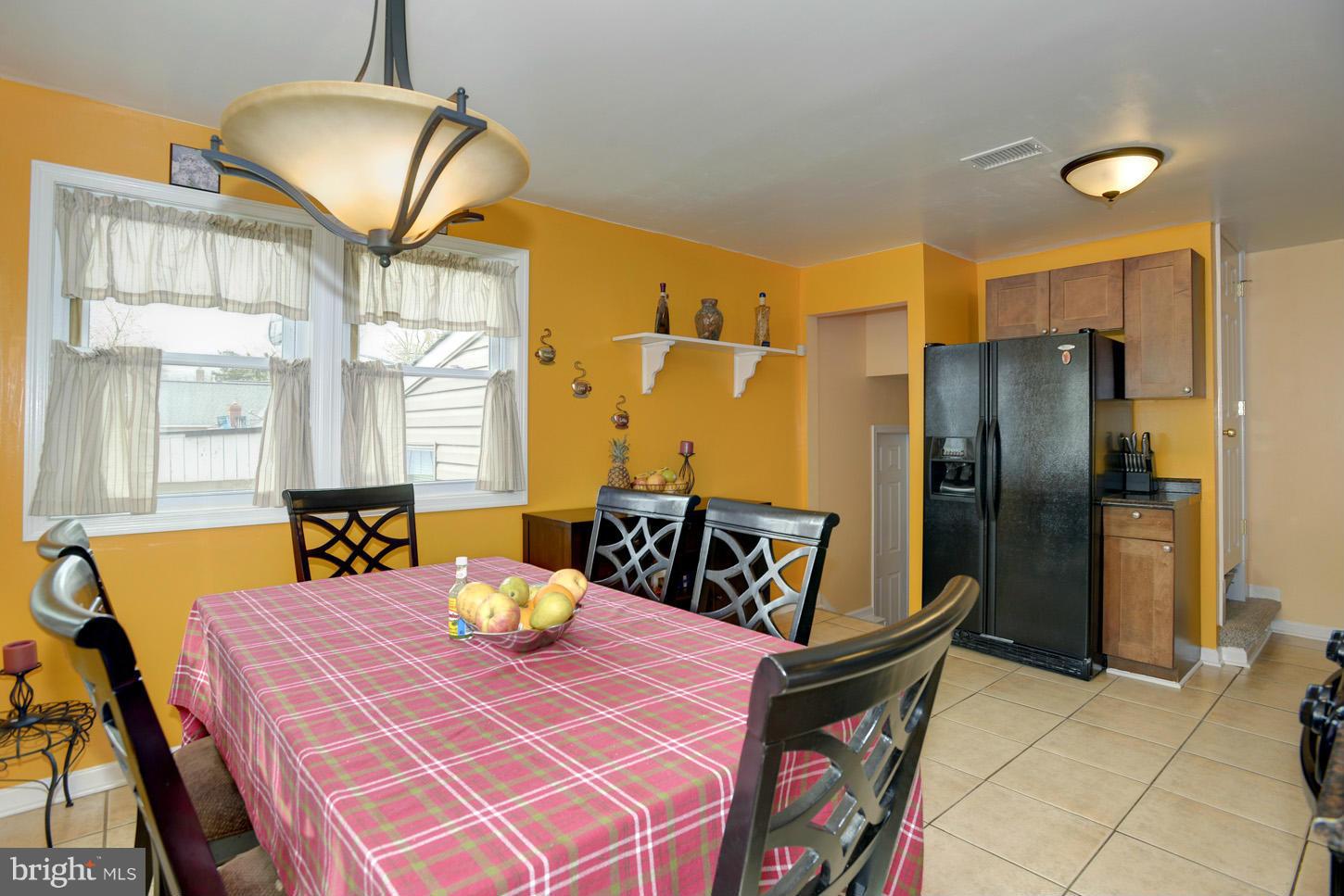 12320 Charles Road Silver Spring, MD 20906 - Photo 5 of 18 Dining Room