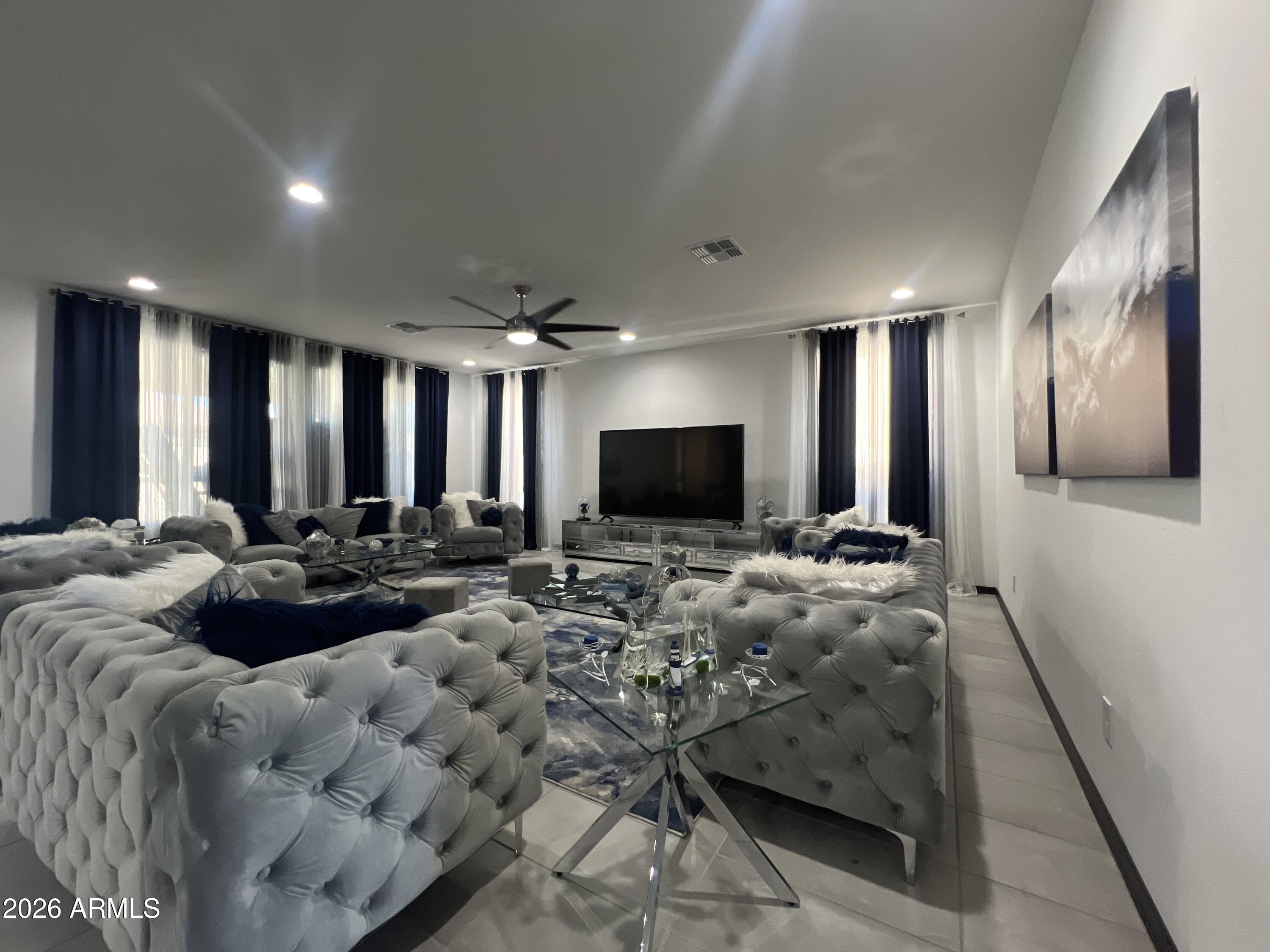 8616 West Rancho Drive Glendale, AZ 85305 - Photo 4 of 19 Living room