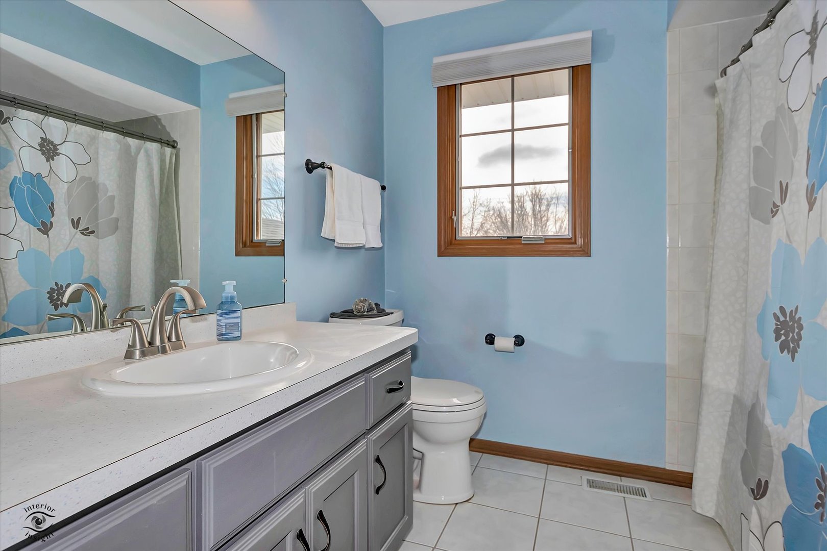 2909 Bisbee Drive Joliet, IL 60432 - Photo 17 of 23 a bathroom with a sink toilet and tub
