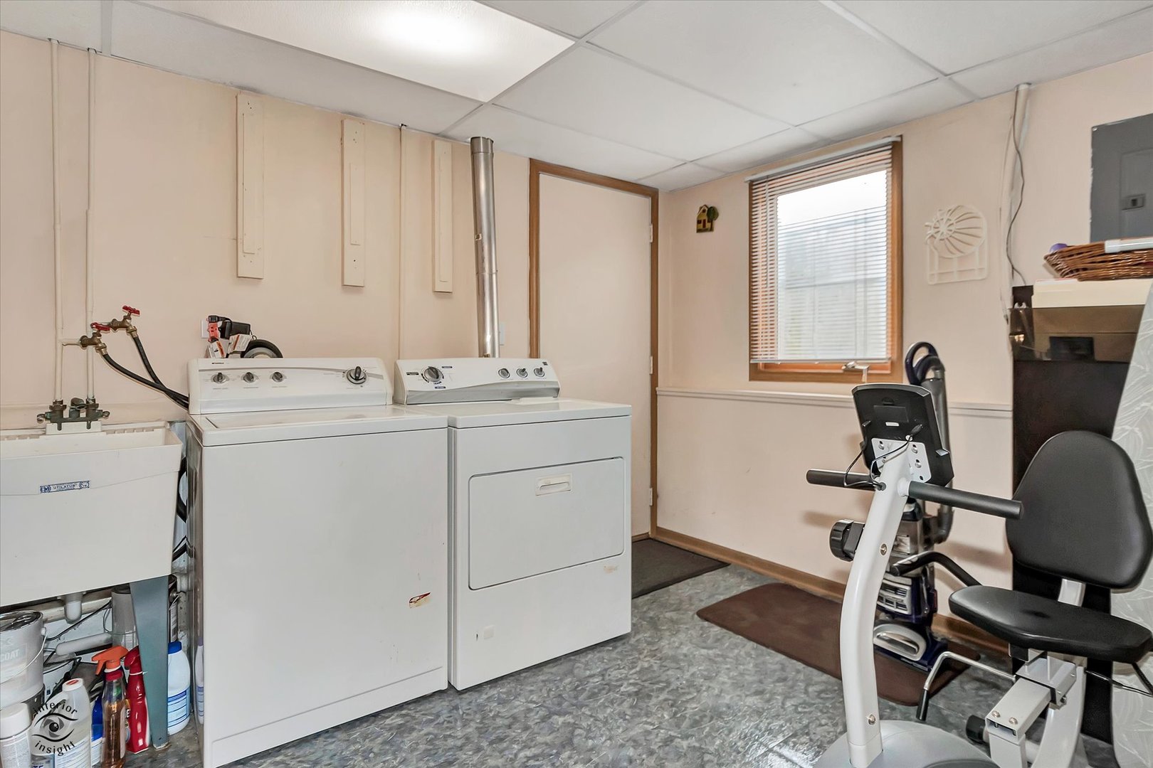 2909 Bisbee Drive Joliet, IL 60432 - Photo 18 of 23 a utility room with cabinets dryer and washer