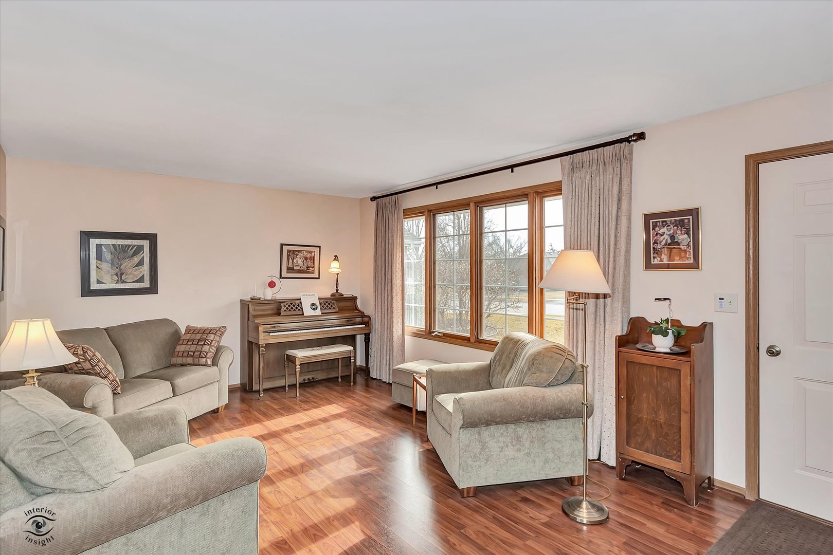 2909 Bisbee Drive Joliet, IL 60432 - Photo 4 of 23 a living room with furniture and a large window