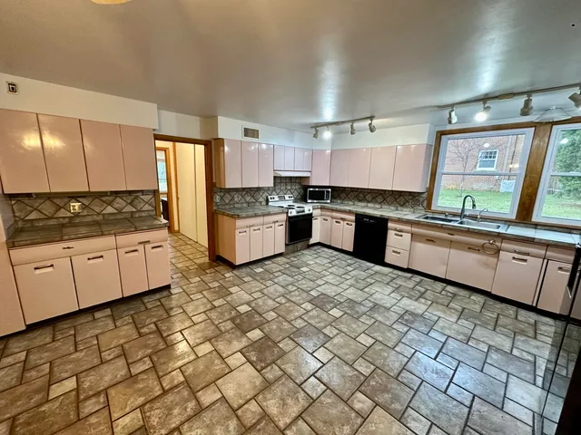 $399,000 | 1011 Richards Avenue, Watertown, WI 53094