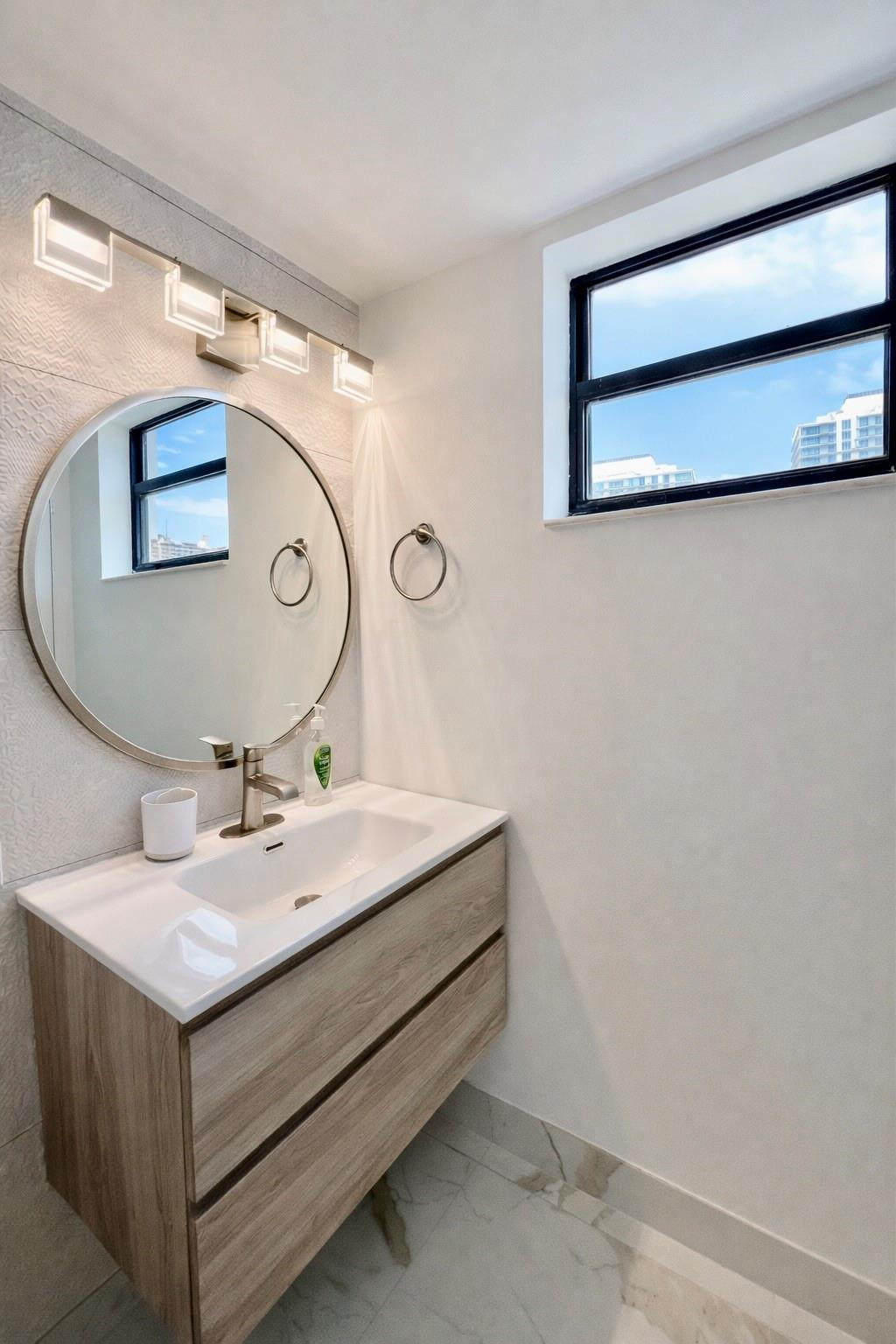 16919 North Bay Road, Unit 911 Sunny Isles Beach, FL 33160 - Photo 14 of 31 Photo 14